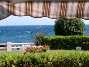 Saint Raphael Boulouris P2 les pieds dans l eau vue mer 180°